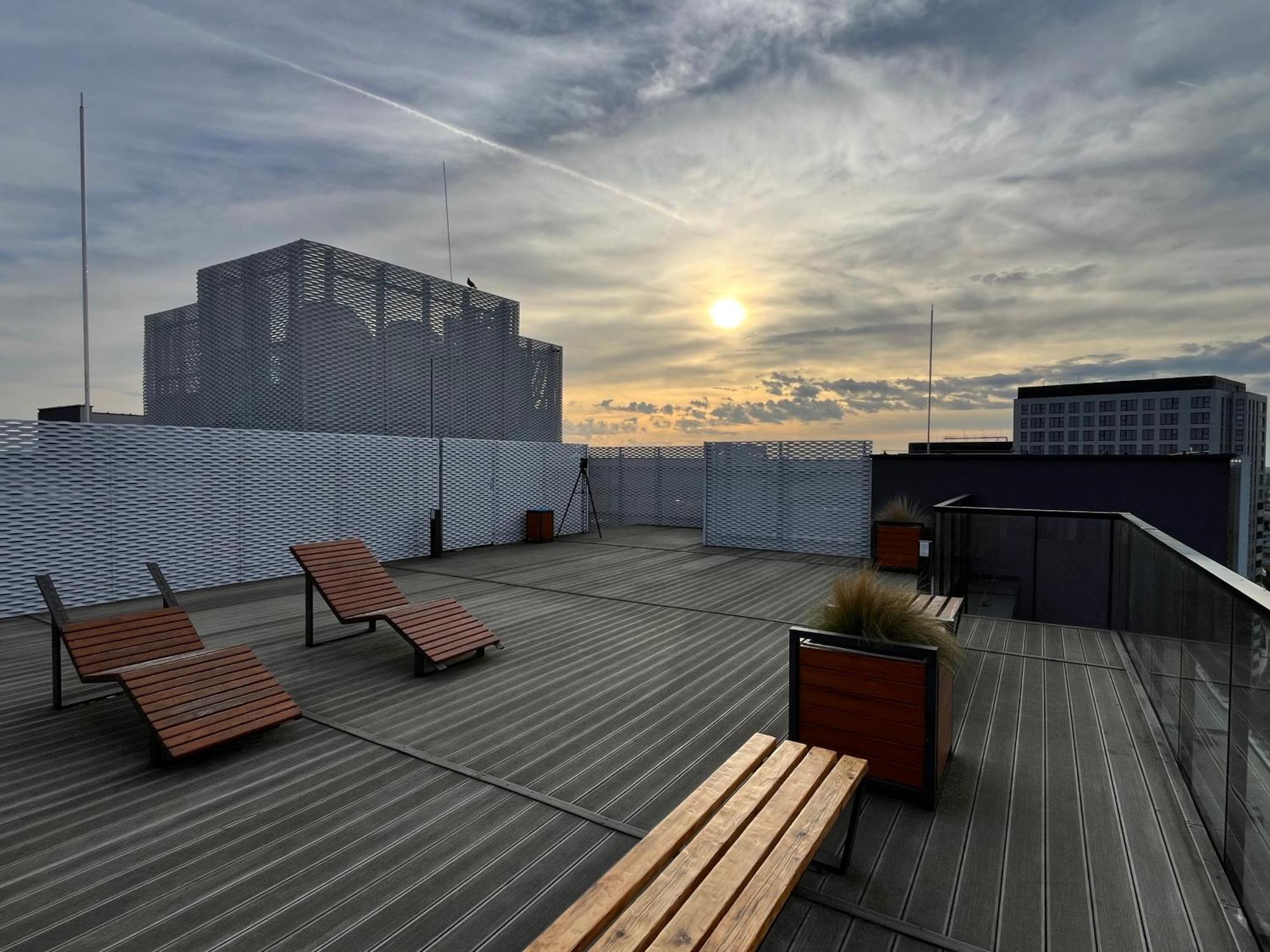 Family House By The River Odra -Panoramic Terrace - 3Room Apartment With 2 Separate Bedrooms And 2 Balconies By Wroapart-Pl- Perfect For Family & Business Stays Wroclaw Bagian luar foto