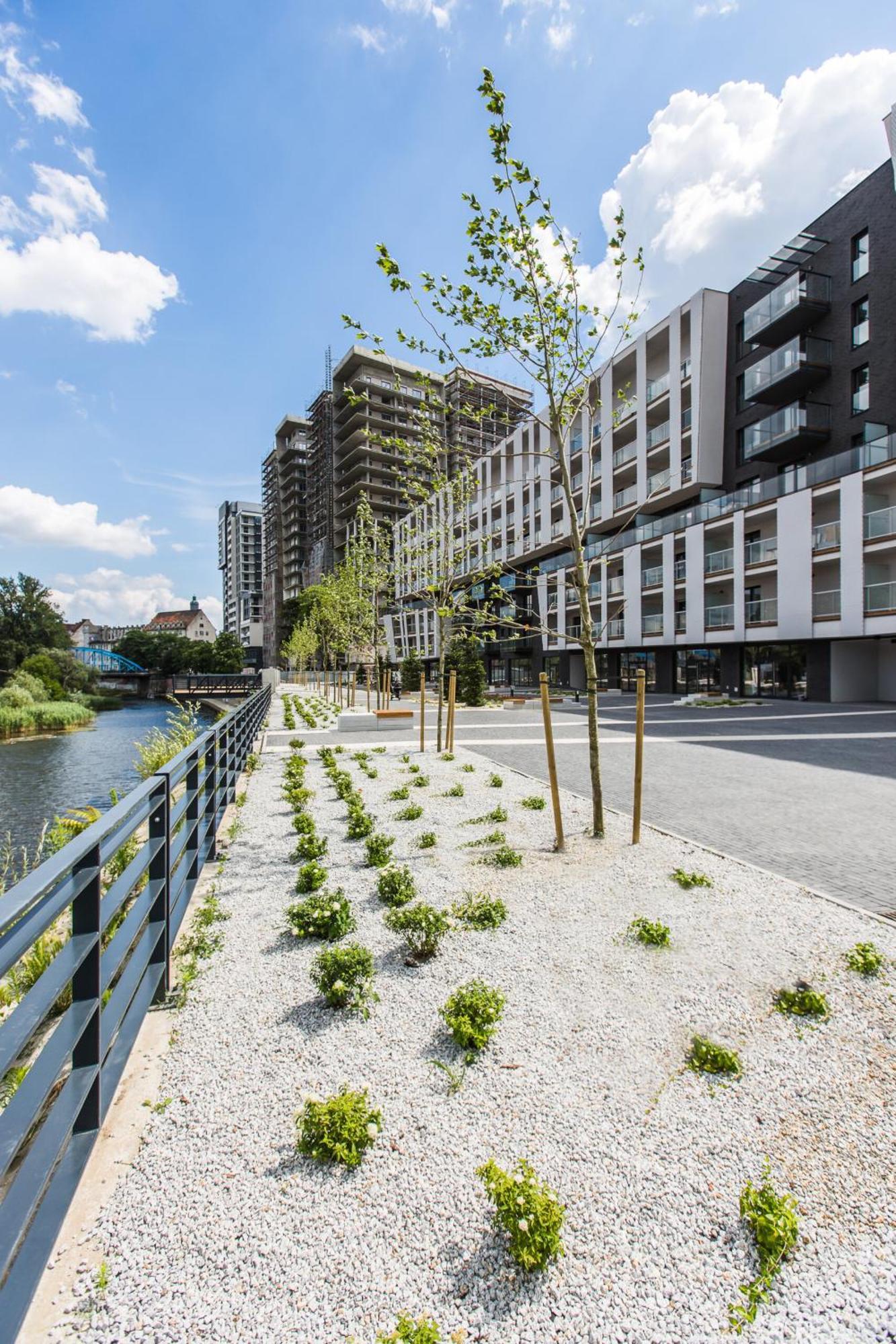 Family House By The River Odra -Panoramic Terrace - 3Room Apartment With 2 Separate Bedrooms And 2 Balconies By Wroapart-Pl- Perfect For Family & Business Stays Wroclaw Bagian luar foto