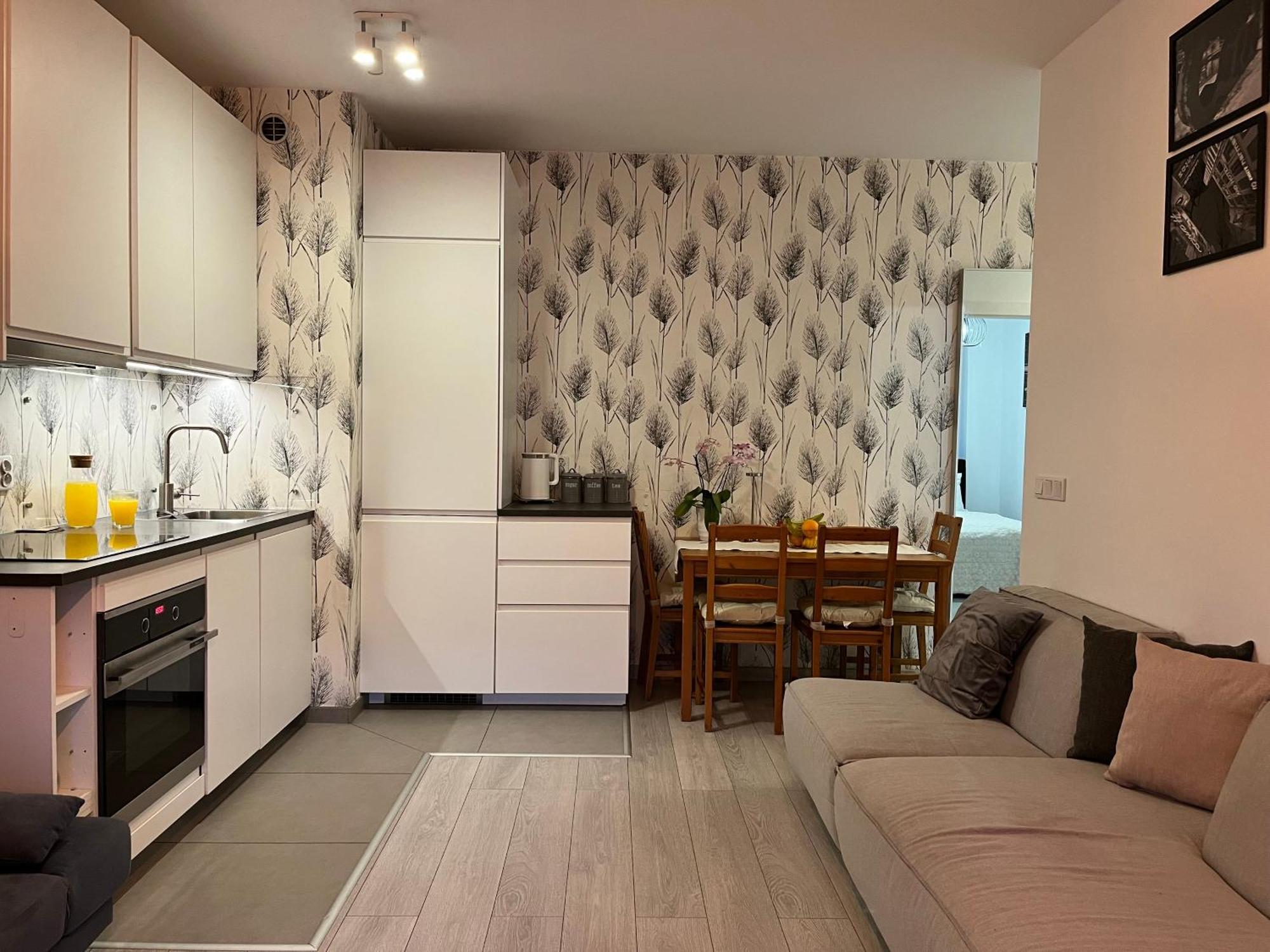 Family House By The River Odra -Panoramic Terrace - 3Room Apartment With 2 Separate Bedrooms And 2 Balconies By Wroapart-Pl- Perfect For Family & Business Stays Wroclaw Bagian luar foto