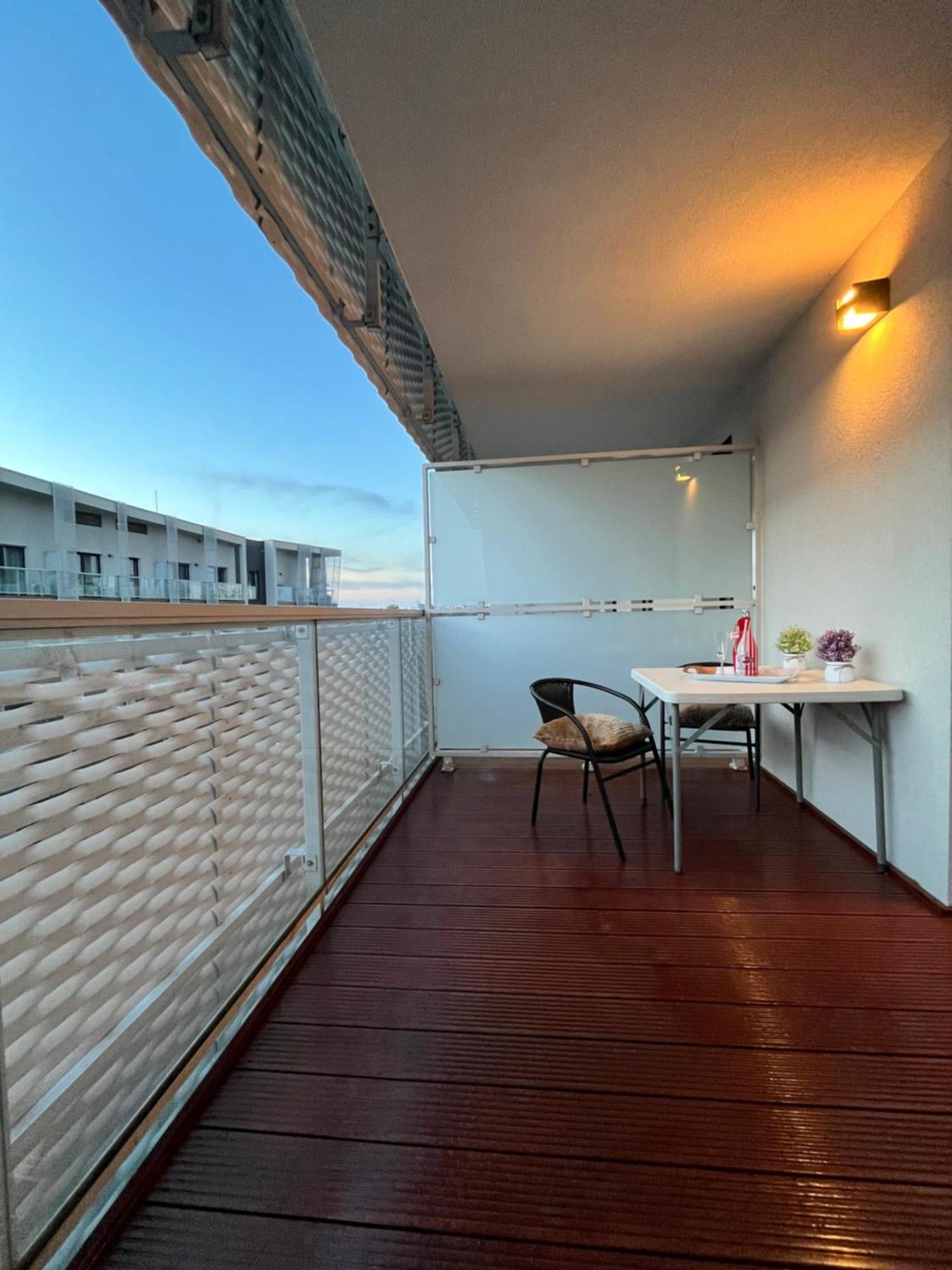 Family House By The River Odra -Panoramic Terrace - 3Room Apartment With 2 Separate Bedrooms And 2 Balconies By Wroapart-Pl- Perfect For Family & Business Stays Wroclaw Bagian luar foto
