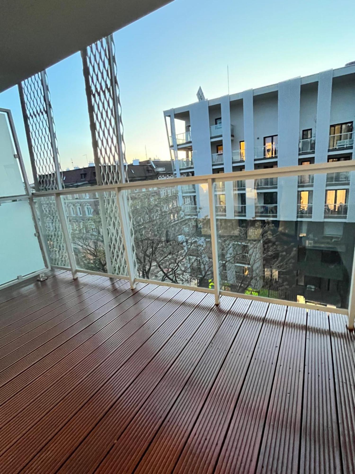 Family House By The River Odra -Panoramic Terrace - 3Room Apartment With 2 Separate Bedrooms And 2 Balconies By Wroapart-Pl- Perfect For Family & Business Stays Wroclaw Bagian luar foto