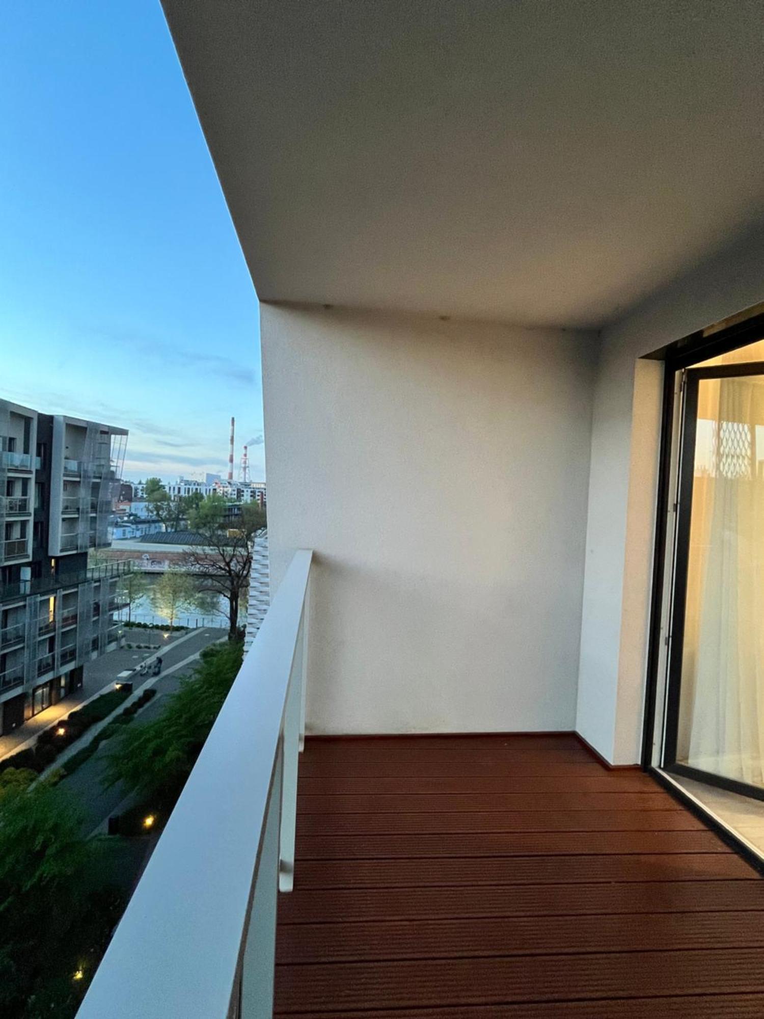 Family House By The River Odra -Panoramic Terrace - 3Room Apartment With 2 Separate Bedrooms And 2 Balconies By Wroapart-Pl- Perfect For Family & Business Stays Wroclaw Bagian luar foto