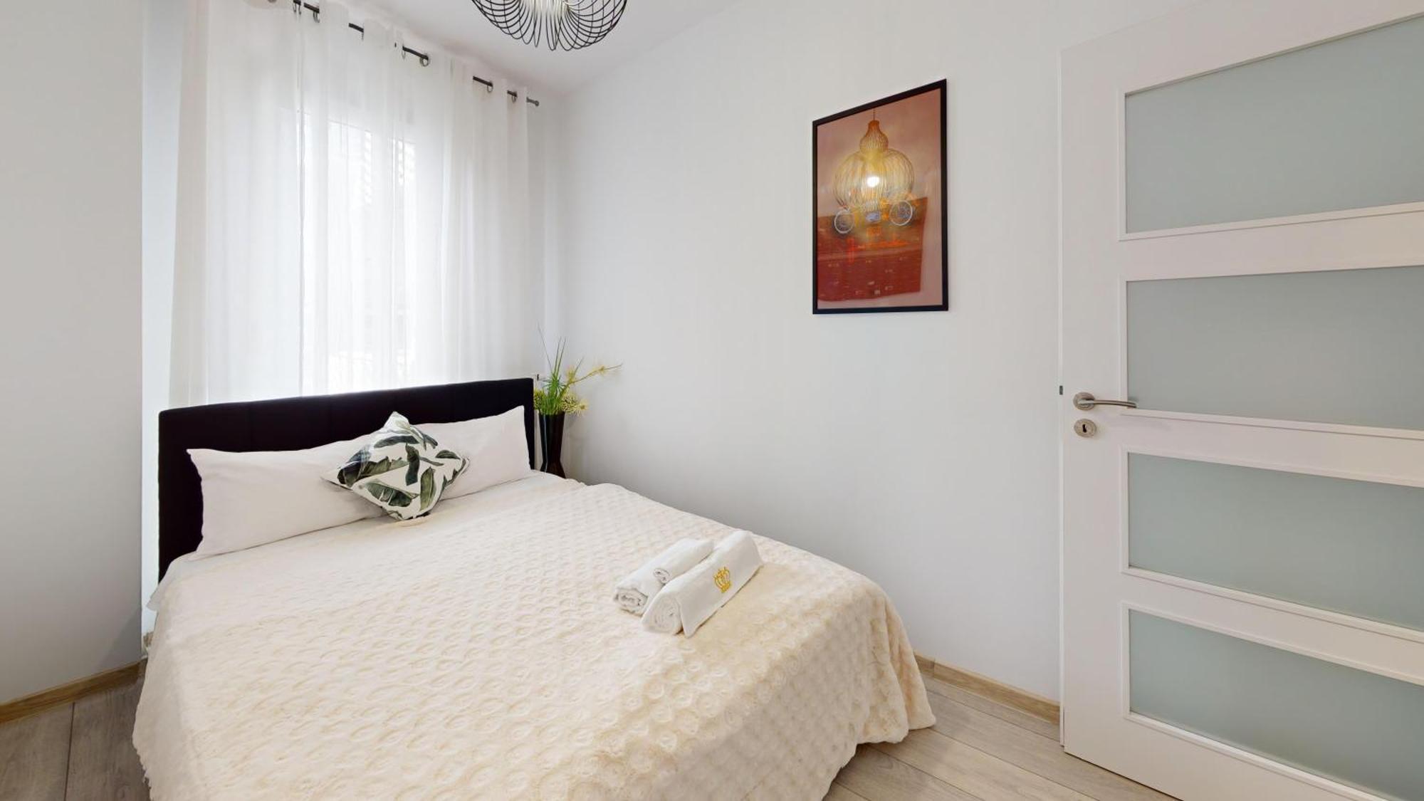Family House By The River Odra -Panoramic Terrace - 3Room Apartment With 2 Separate Bedrooms And 2 Balconies By Wroapart-Pl- Perfect For Family & Business Stays Wroclaw Bagian luar foto